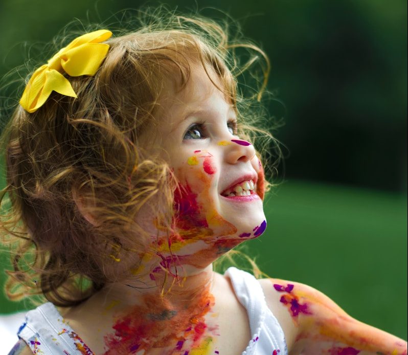 girl with paint of body